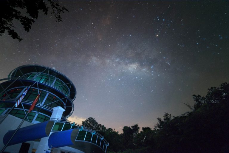 Pemandangan waktu malam di Observatori Negara Langkawi (ONL)