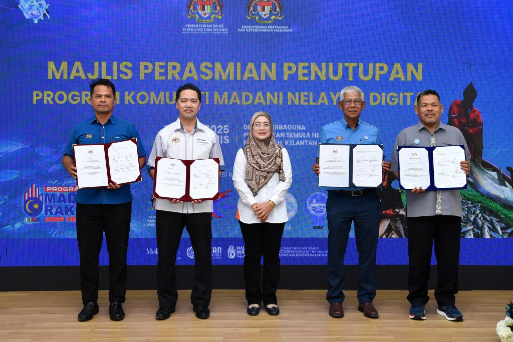 PERTUKARAN DOKUMEN KERJASAMA ANTARA MYSA DENGAN DOF, LKIM DAN NEKMAT UNTUK PROJEK SISTEM PENENTUAN LOKASI PENANGKAPAN IKAN PADA 7 OGOS 2025